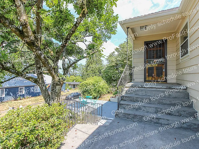 616 SW Moss St — Photo 10