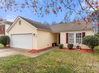 6708 Burning Oak Ln, Charlotte, NC 28216