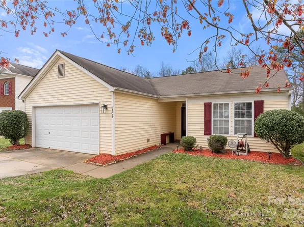 6708 Burning Oak Ln, Charlotte, NC 28216