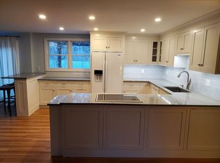 39 Salt Meadow Ln, Barnstable, MA 02630