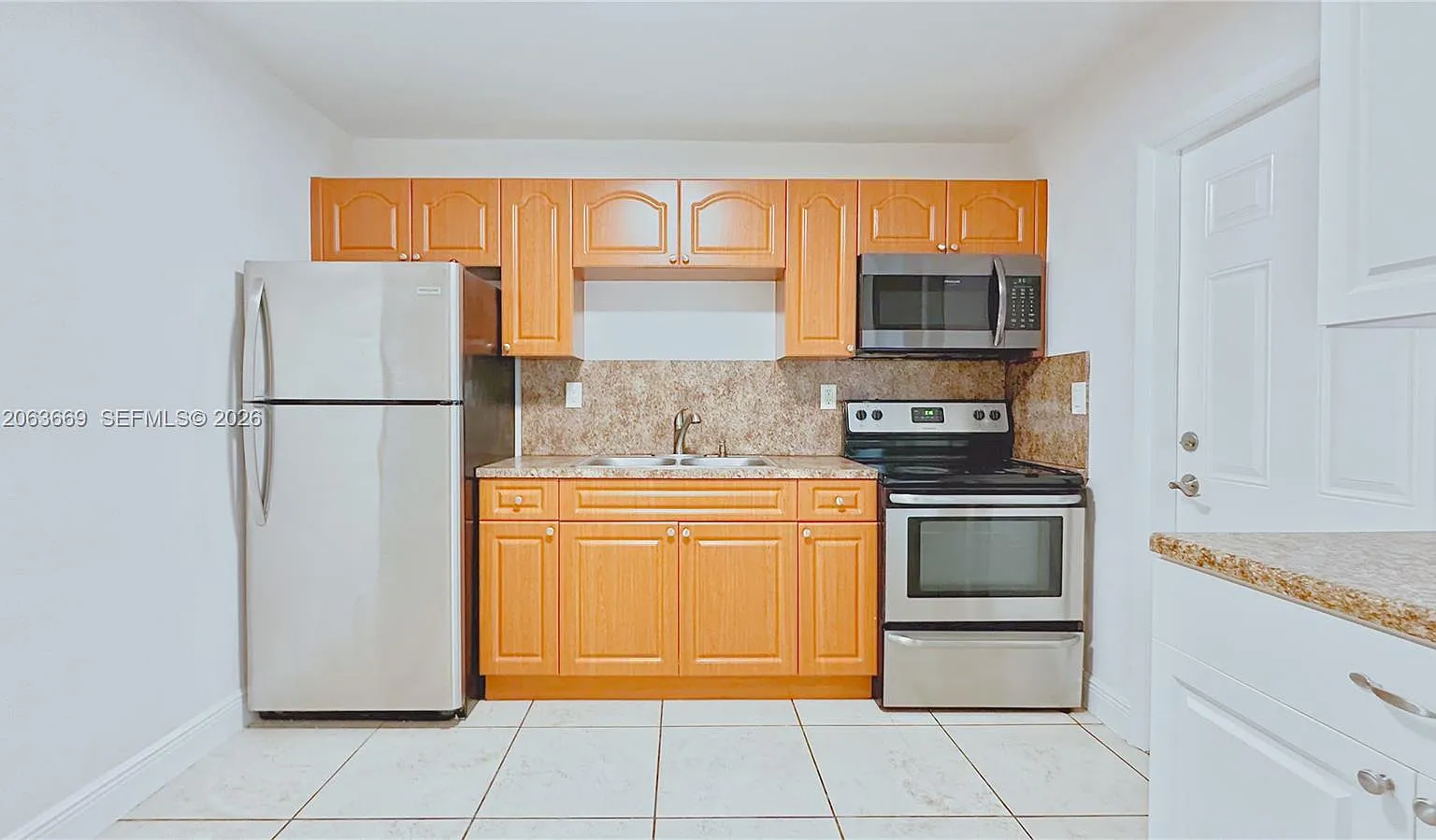 2 bed, 1200 sqft, $2,600 — Photo 2