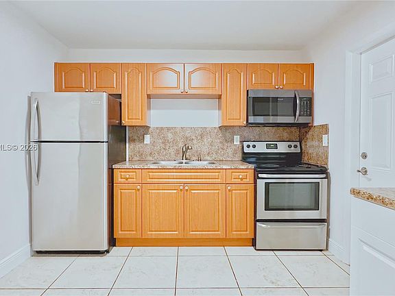 2nd image of 289 NW 39th St #288