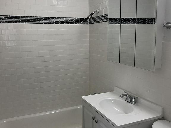 5th image of 5817 N Kenmore Ave APT 606