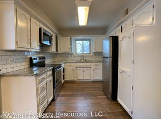 100 SE Winburn Trl, Lees Summit, MO 64063