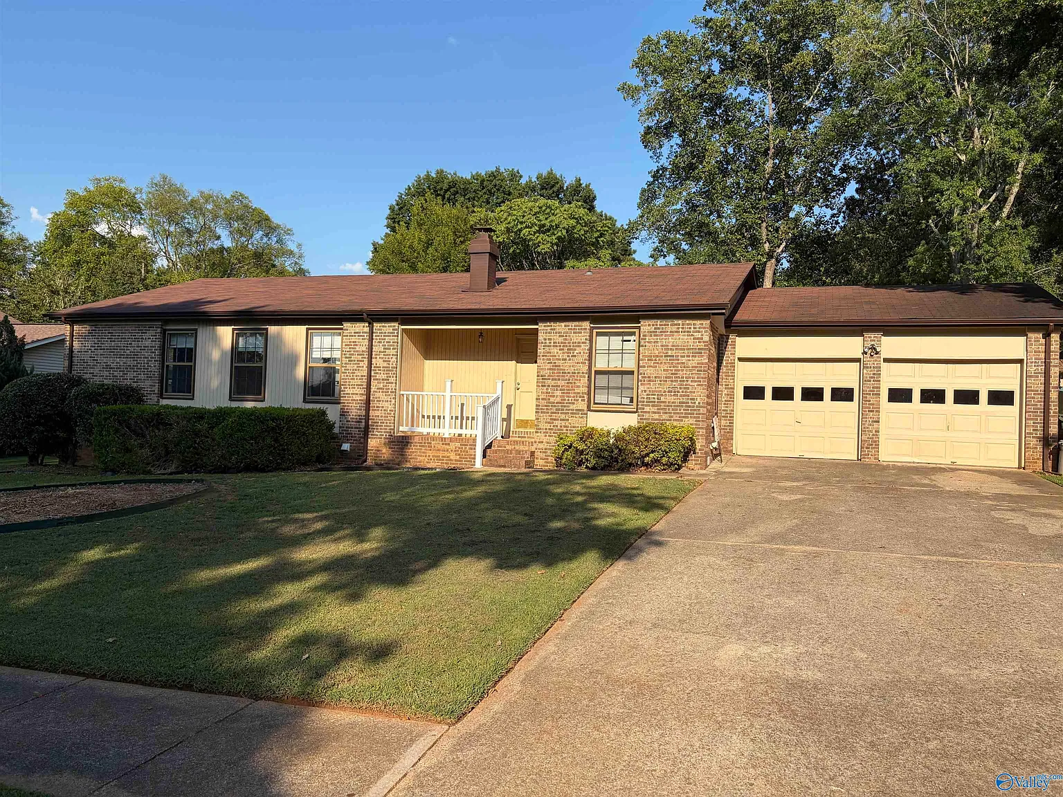 3 bed, 2.0 bath, 1637 sqft, $1,975 — Photo 1