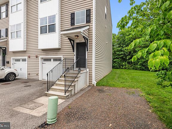 3rd image of 607 Apple St