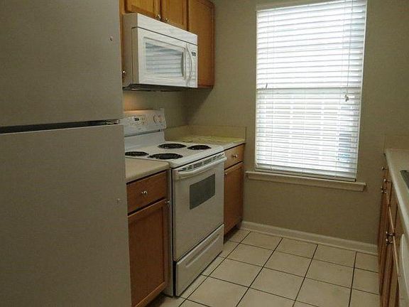 4th image of 2740 W Tharpe St APT 202