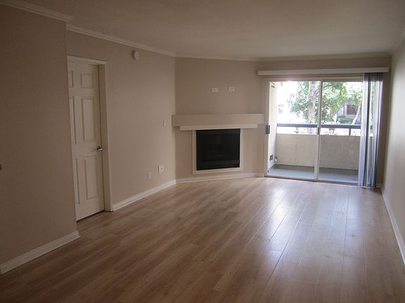 4th image of 21520 Burbank Blvd APT 113
