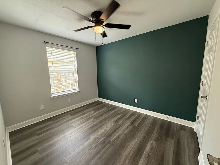 1046 Simpson St — Photo 11