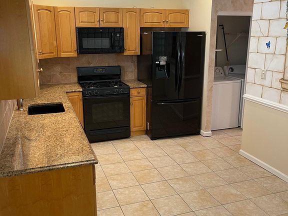3rd image of 12 Cardinal Ln Floor 2
