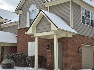 27341 Hidden Oaks Dr, Brownstown, MI 48183