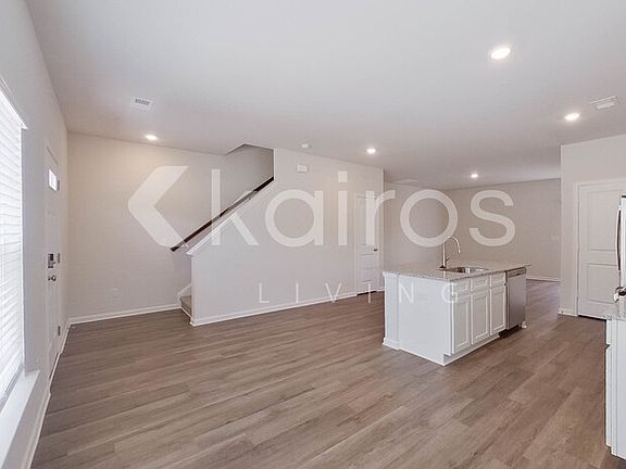 4th image of 2529 Banyon Cir
