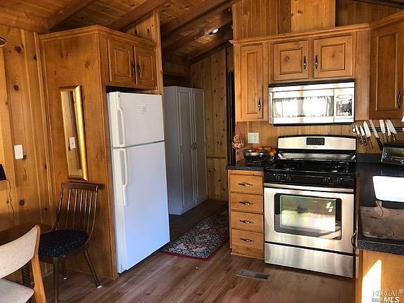 4th image of 22900 Sylvan Way #5
