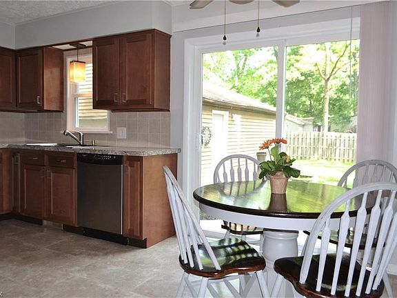 5th image of 2095 Uniondale Dr