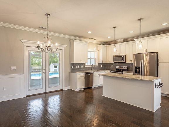 5th image of 100 Evergreen Dr