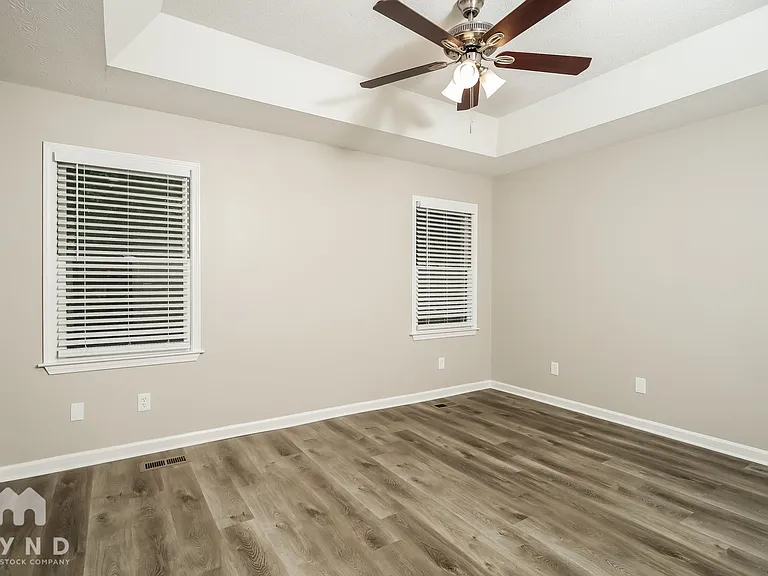1359 Lakeview Pkwy — Photo 10