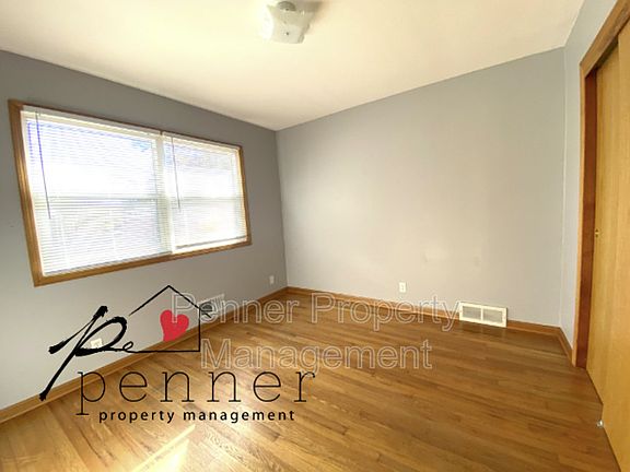 5th image of 3328 S Oxford Ave