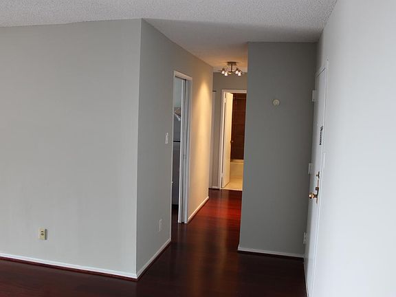 3rd image of 2311 Pimmit Dr APT 902