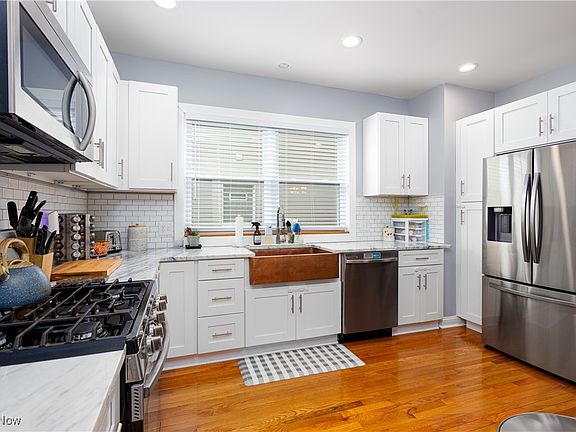 5th image of 1321 W 116th St