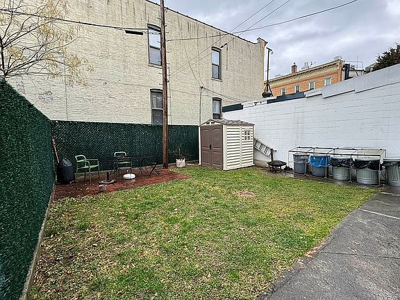 3rd image of 863 Woodward Ave