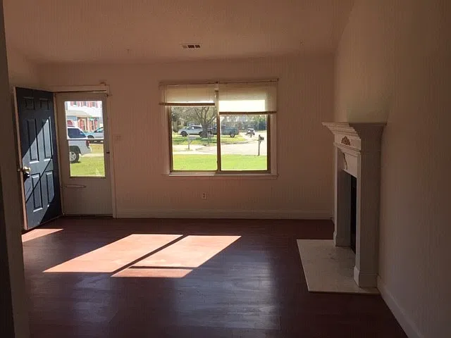 3 bed, 1.5 bath, 1000 sqft, $1,495 — Photo 2