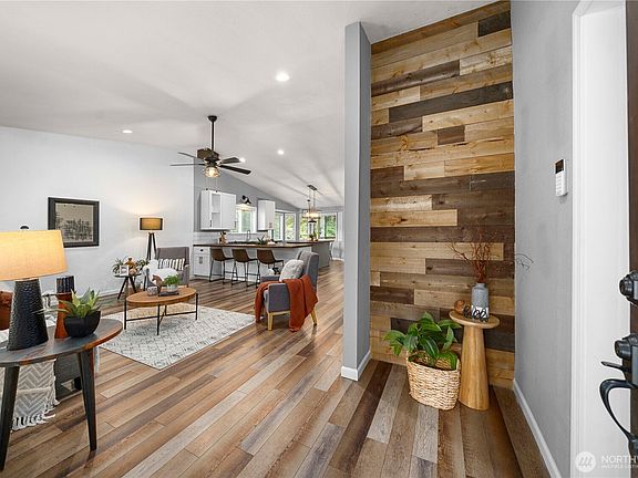 3rd image of 15617 90th Avenue Ct E