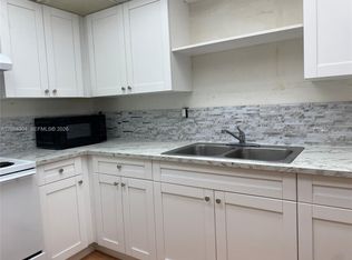 10000 NW 80th Ct, Miami Lakes, FL 33016