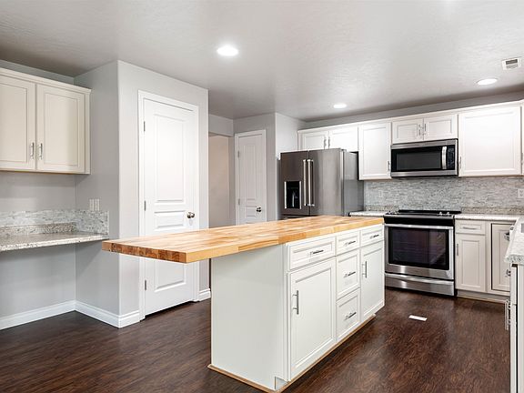3rd image of 5726 Westport Ln