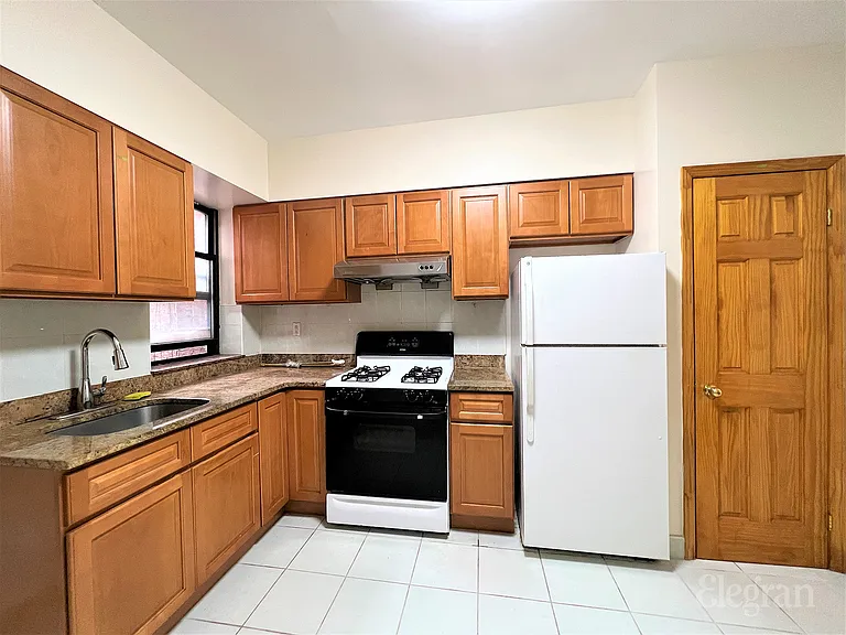 35 Henry St #4B — Photo 5