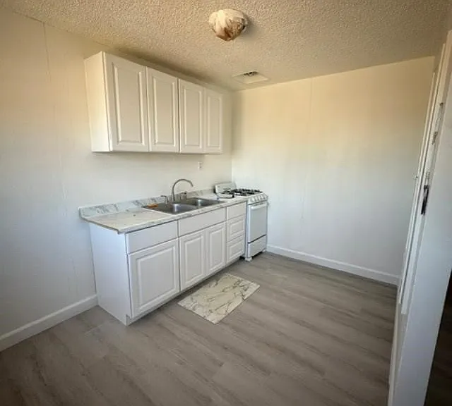 451 W Yermo Rd #C — Photo 3