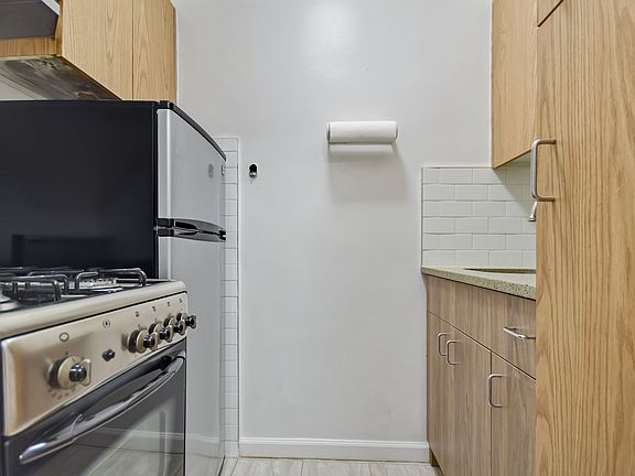 5th image of 141 E 55th St APT 3G