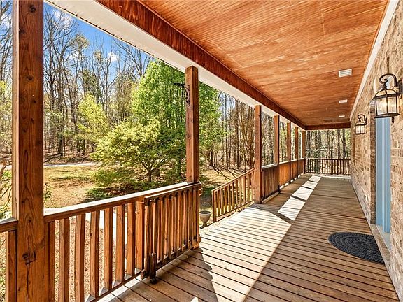 3rd image of 260 River Country Rd