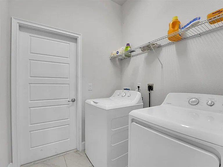 8600 Merano Ave — Photo 21