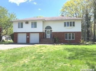 99 Stackyard Dr, Mastic Beach, NY 11951