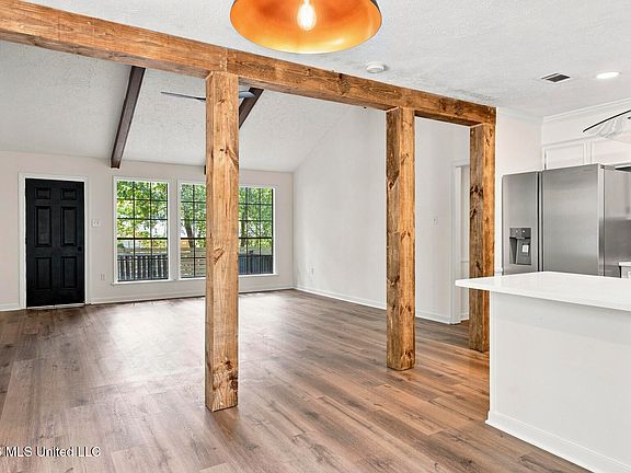 5th image of 101 Boxwood Pl S