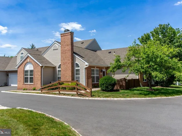 18 Woolsey Ct, Pennington, NJ 08534