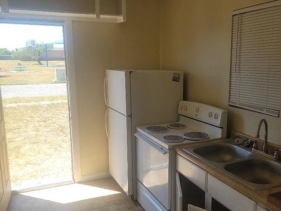 3rd image of 3902 Redwood St #B