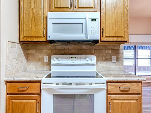 5th image of 114 Bridle Ln