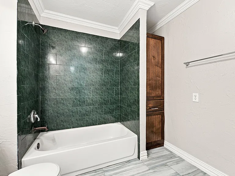206 Ocean Dr — Photo 15