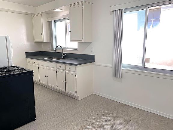 5th image of 228 S Mariposa Ave APT 3