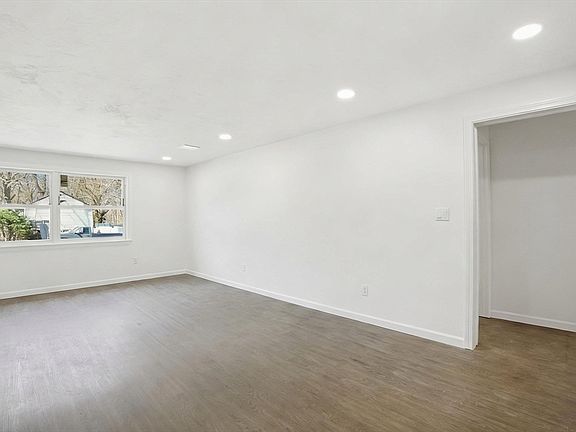 4th image of 92 Summer St