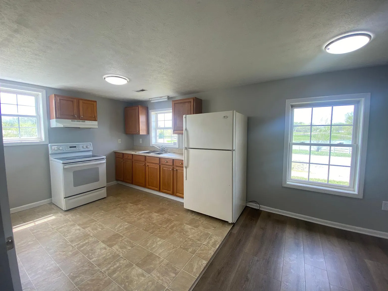 1 220 Circle View Dr — Photo 3