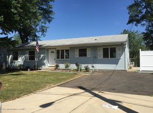 24 Dartmouth Rd, Parlin, NJ 08859