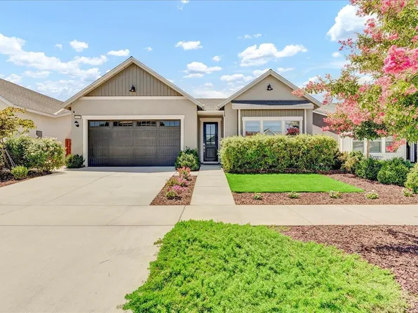 2427 W Heather Lane, Hanford, CA 93230