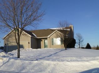 1017 Vista Ridge Dr, Mount Horeb, WI 53572