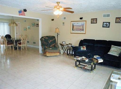 4th image of 25 Ironwood Ln