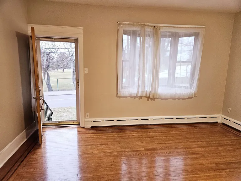 304 N Lynn Blvd — Photo 2