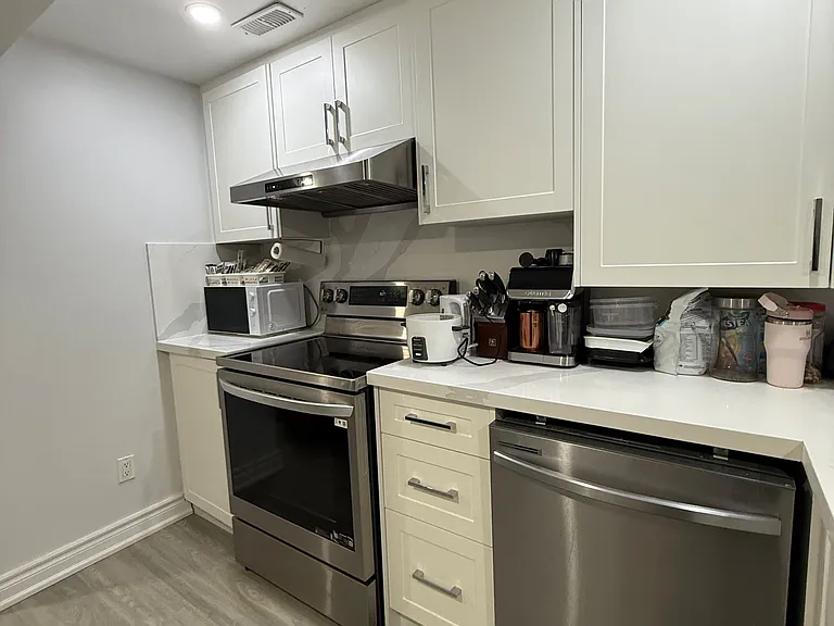 130 Adventure Cres #LOWER — Photo 6