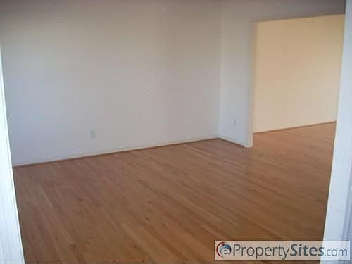 4th image of 103 John Carl Dr