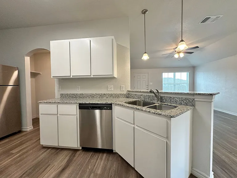 1837 Clovis Dr — Photo 12